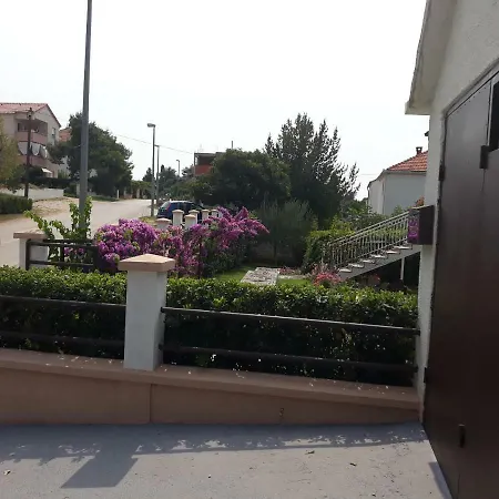 בית הארחה Aparmani Karolina ביוגראד נה מורו