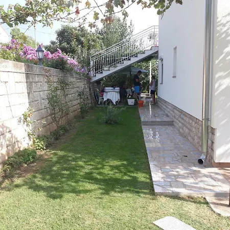 Aparmani Karolina Biograd Na Moru