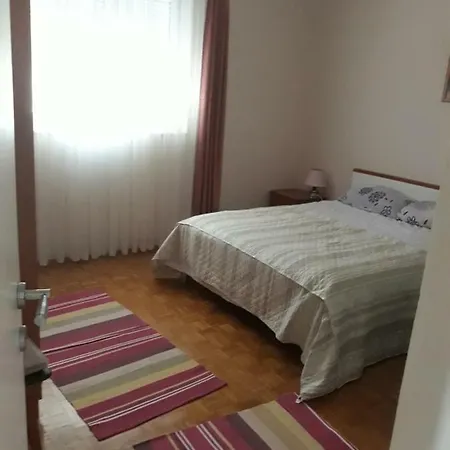 Guest house Aparmani Karolina