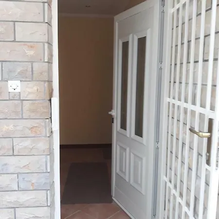 Aparmani Karolina Guest house *